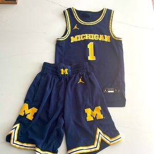 Kid’s Michigan Men’s Basketball Set, Navy.